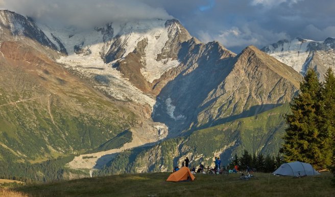 Bivouac au Prarion, face au Mont-Blanc