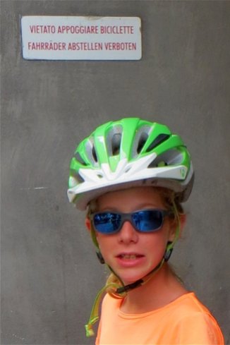 Vélo interdit, dans les rues de Mérano, oups, on n'a pas vu !